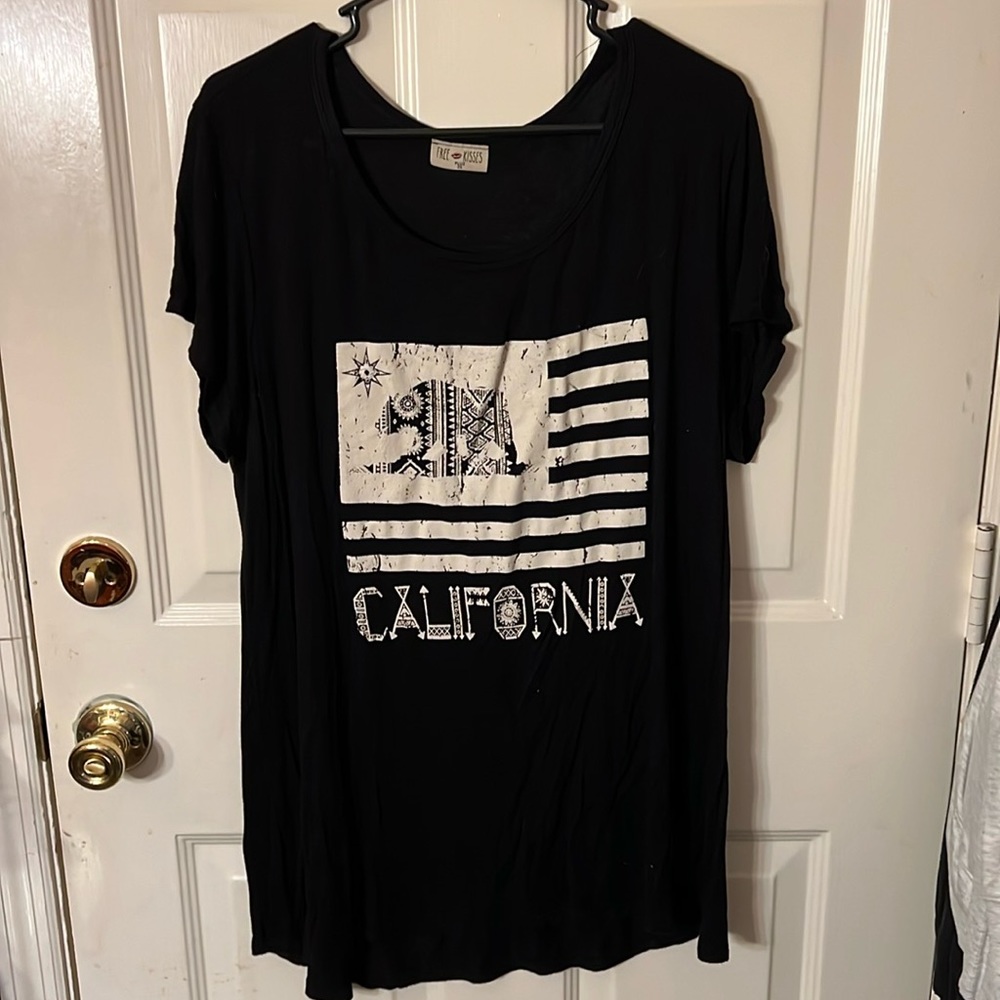 Womens Sz 2X SS Top-Free Kisses